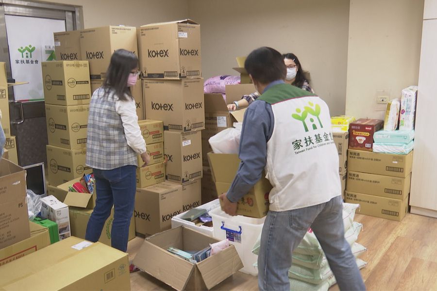 疫情募款不易  民眾愛心物資持續捐助家扶