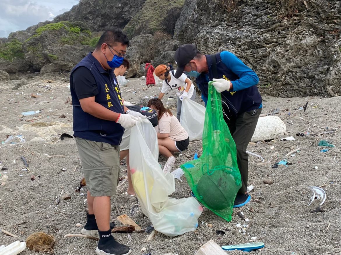 維護綠島水域環境  臺東縣去年共清出460公斤海廢