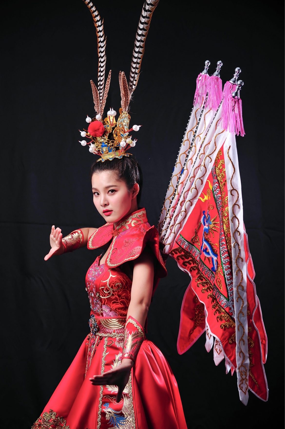 台灣小姐邱怡澍  連續四年出版公益年曆回饋社會