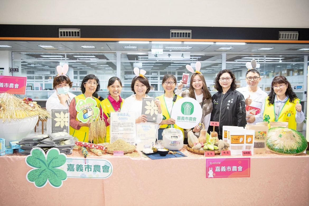 嘉市推廣新飲食概念  「穀(Good)兔米」搭應景創意春聯