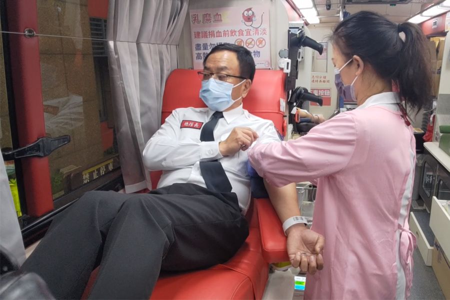 歡慶119消防節  消防挽袖捐血獻愛心