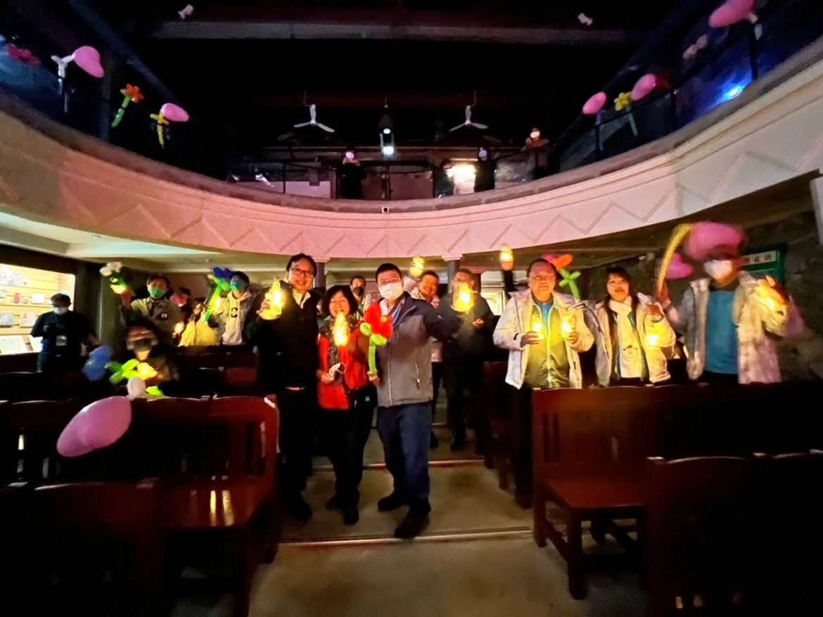 福兔迎祥-平(瓶)安亮起  東北角管理處跨年倒數送虎迎兔