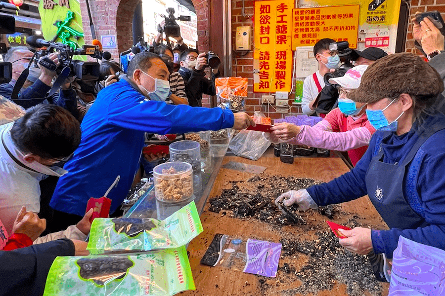 侯友宜初八訪深坑老街　提醒大家準備收心上班上學