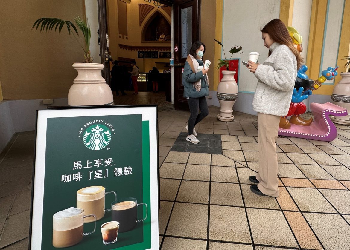 六福村引進星巴克咖啡服務  遊樂園也飄咖啡香