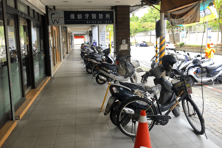 還行人行走空間   捷運三民高中站周邊2/1起機車退出騎樓