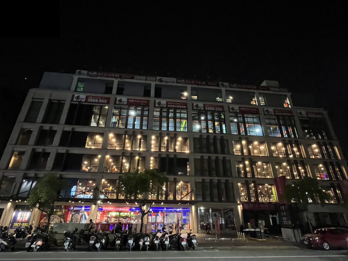 World Gym響應Earth Hour  高雄10家分店齊關燈1小時節能