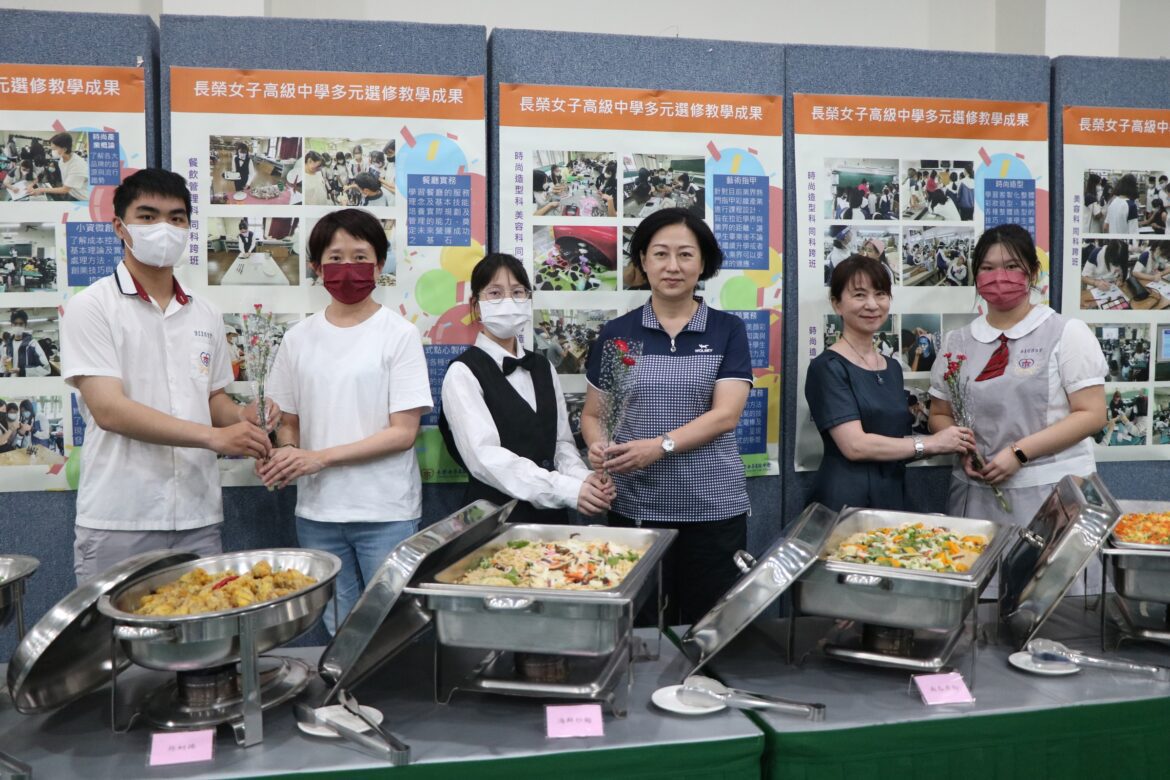 長女歡慶母親節 九旬校友教摺康乃馨 餐科生「複製」媽媽的味道