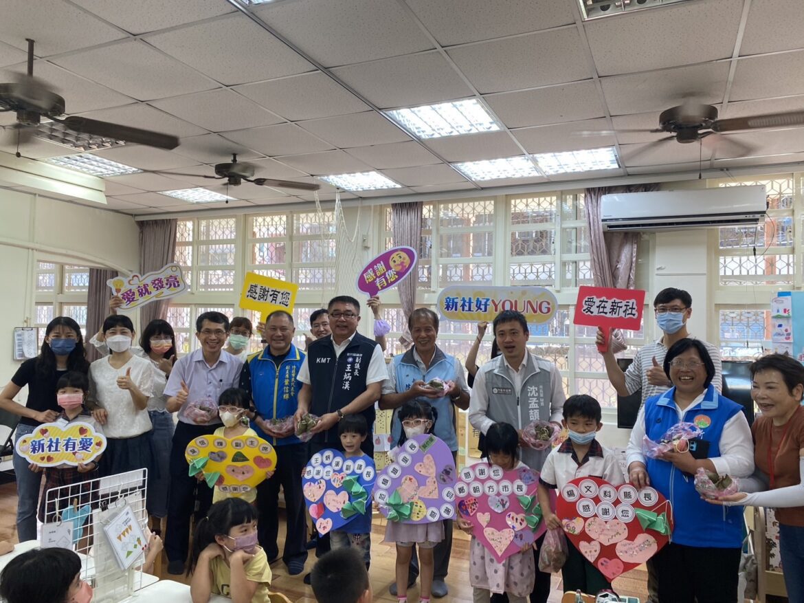 竹縣副議長王炳漢  送愛心粽到學校