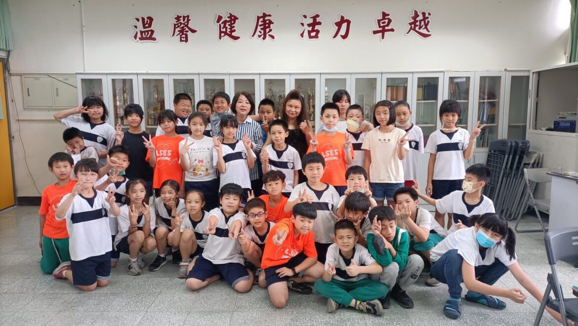影音/文資傳承 宜蘭力行國小學生刺繡串珠胸針祝母親節快樂
