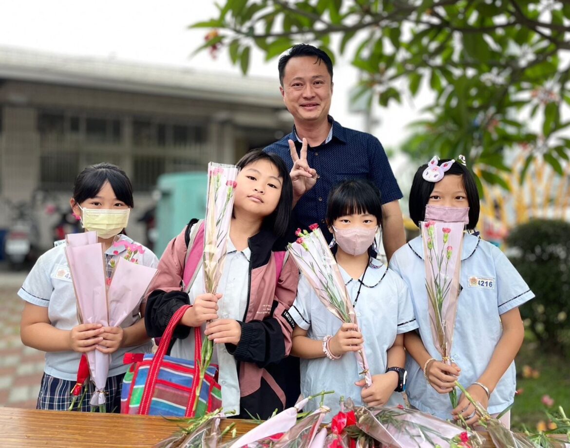 康乃馨與音樂相遇　育人國小種花籌韓國旅費