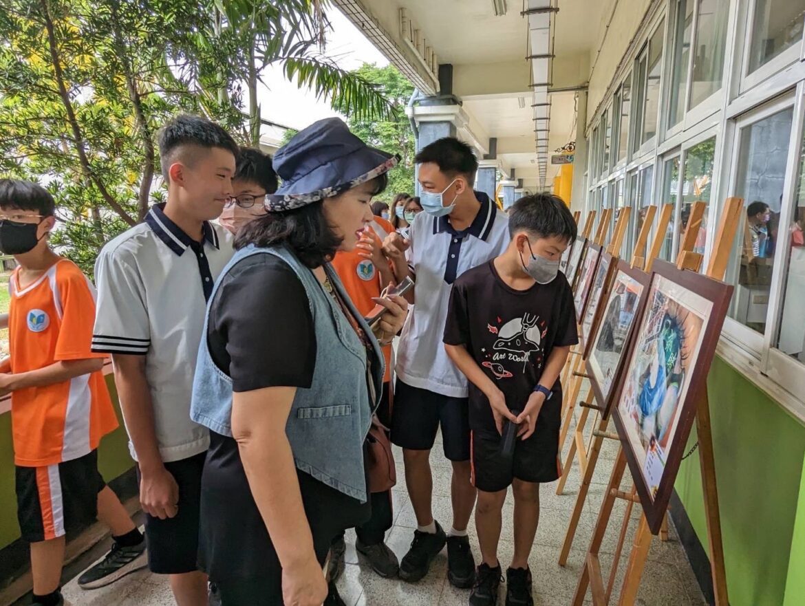 高雄嘉興國中21屆美術班    畢業成果展開幕