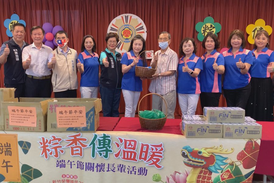社區婦女關懷協會送暖  捐千顆粽關懷長輩