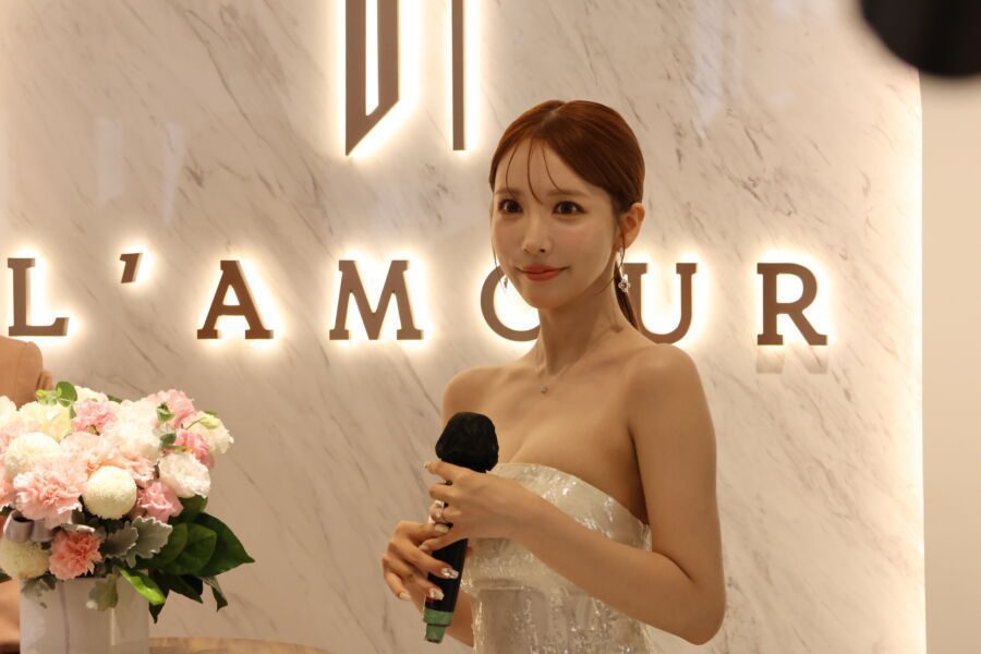 L’AMOUR婚戒店盛大開幕！三上悠亞引退後首次現身引起熱議