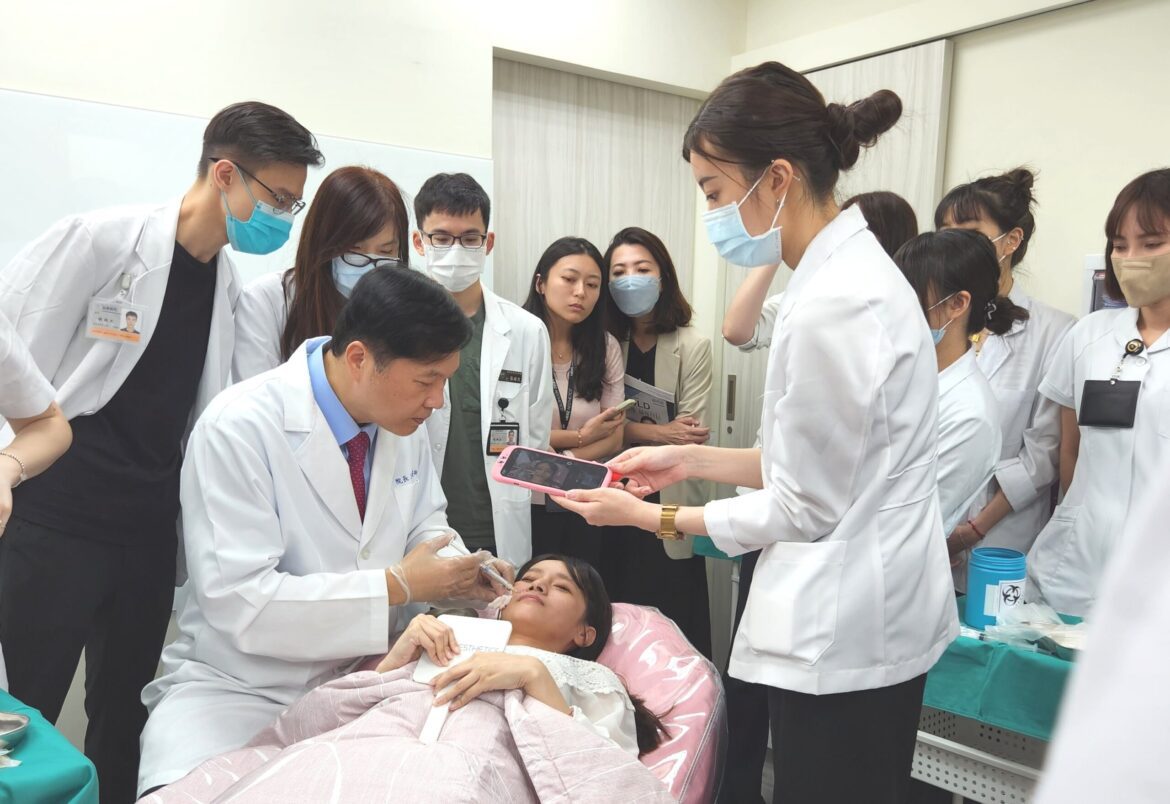 德國藥廠邀請藝群集團董事長王正坤醫師開課 如何安全注射膠原蛋白增生劑 改善臉部皺紋
