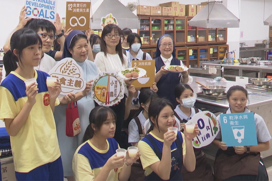 以剩食製作料理  曙光女中響應世界糧食日