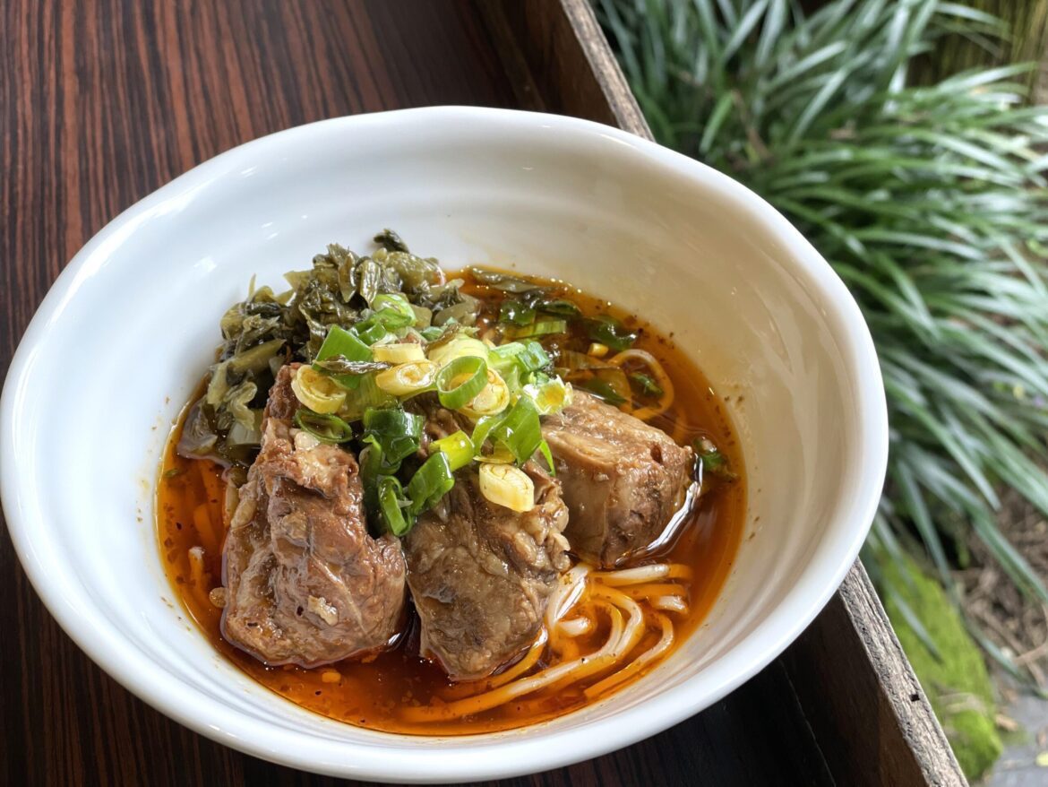 妖怪森林賈董川府牛肉麵   溪頭美食新地標