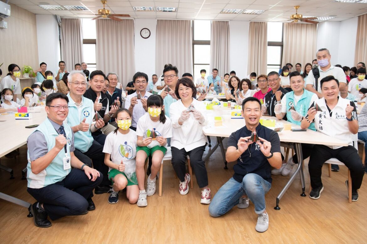 嘉義市推動食農教育計畫　黃敏惠與學生共同體驗耕種