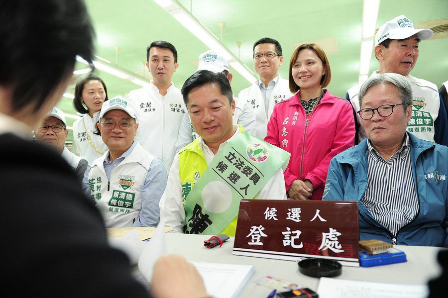 立委選舉登記首日　宜蘭民進黨陳俊宇搶頭香