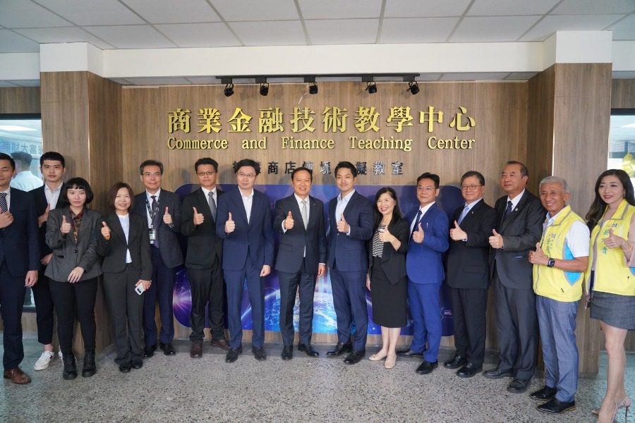 首座商業金融技術教學中心揭牌　提升技術型高中產學合作