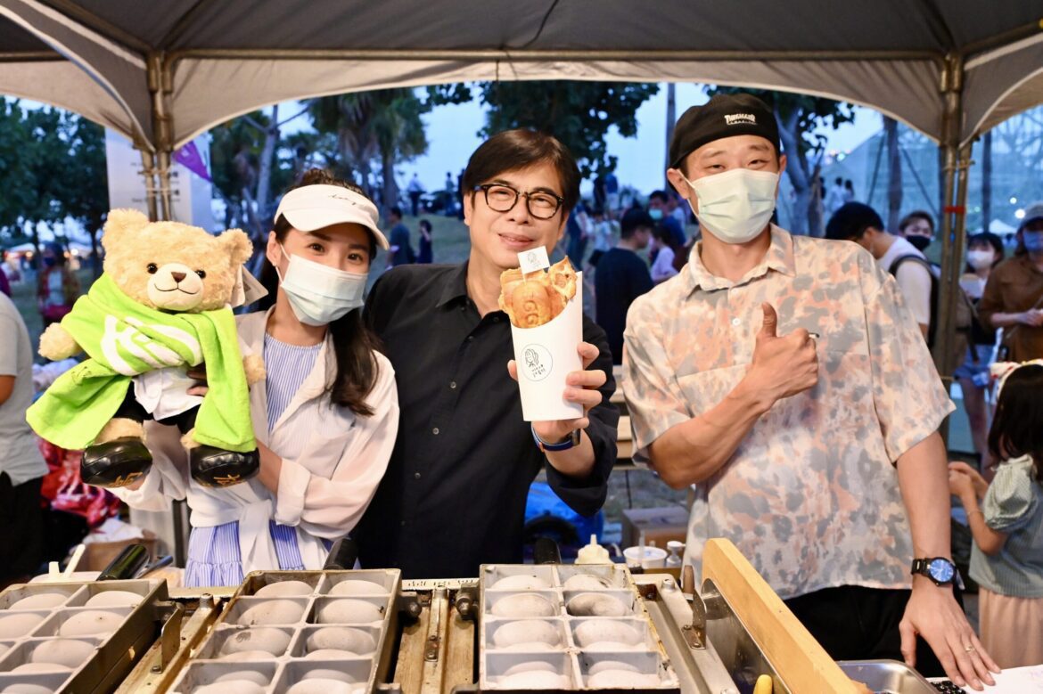 高市「城市嶼浪市集」吸3萬人潮　陳其邁：青年攤車品牌呈現港都魅力