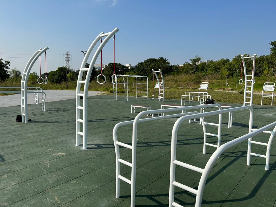戶外健身運動　中市南屯嶺東公園戶外型健身器材啟用