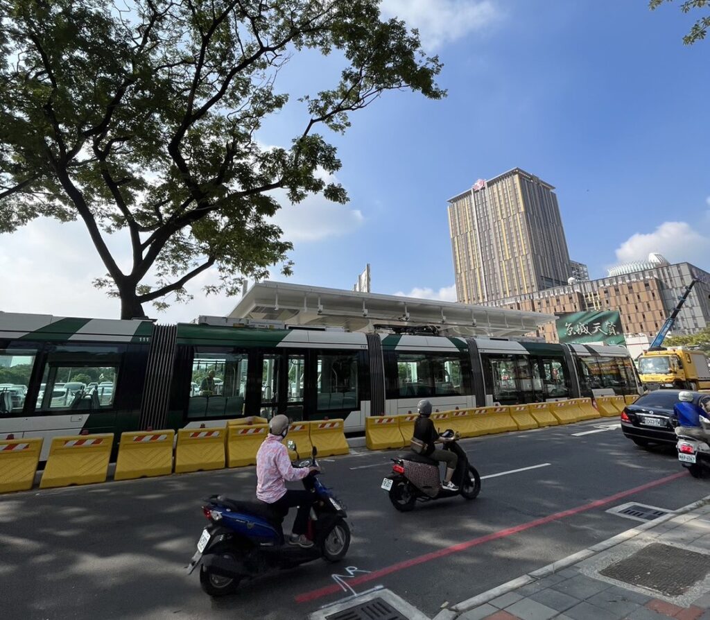 輕軌列車駛進最後一哩路段　今起展開行車測試