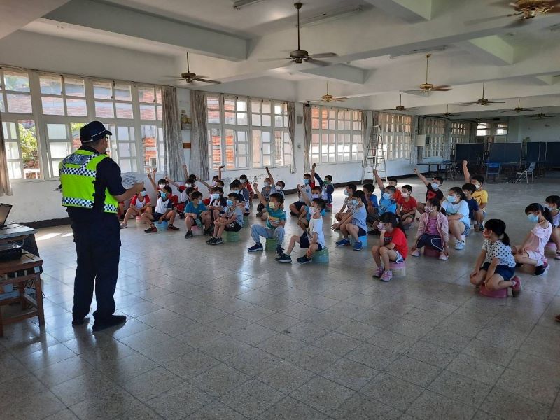 深化學生識詐意識　屏警前進國中、小宣導
