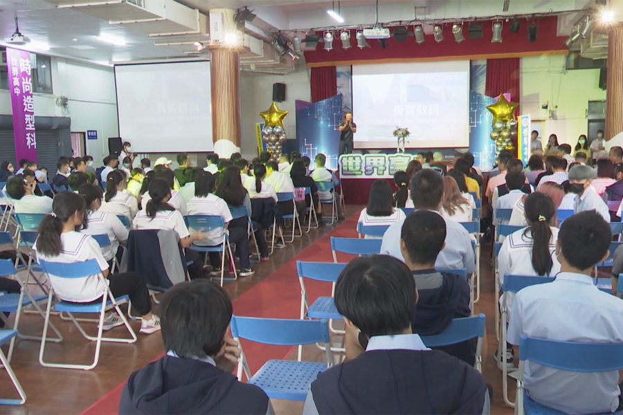 世界高中創校52週年  積極推動雙語實驗班