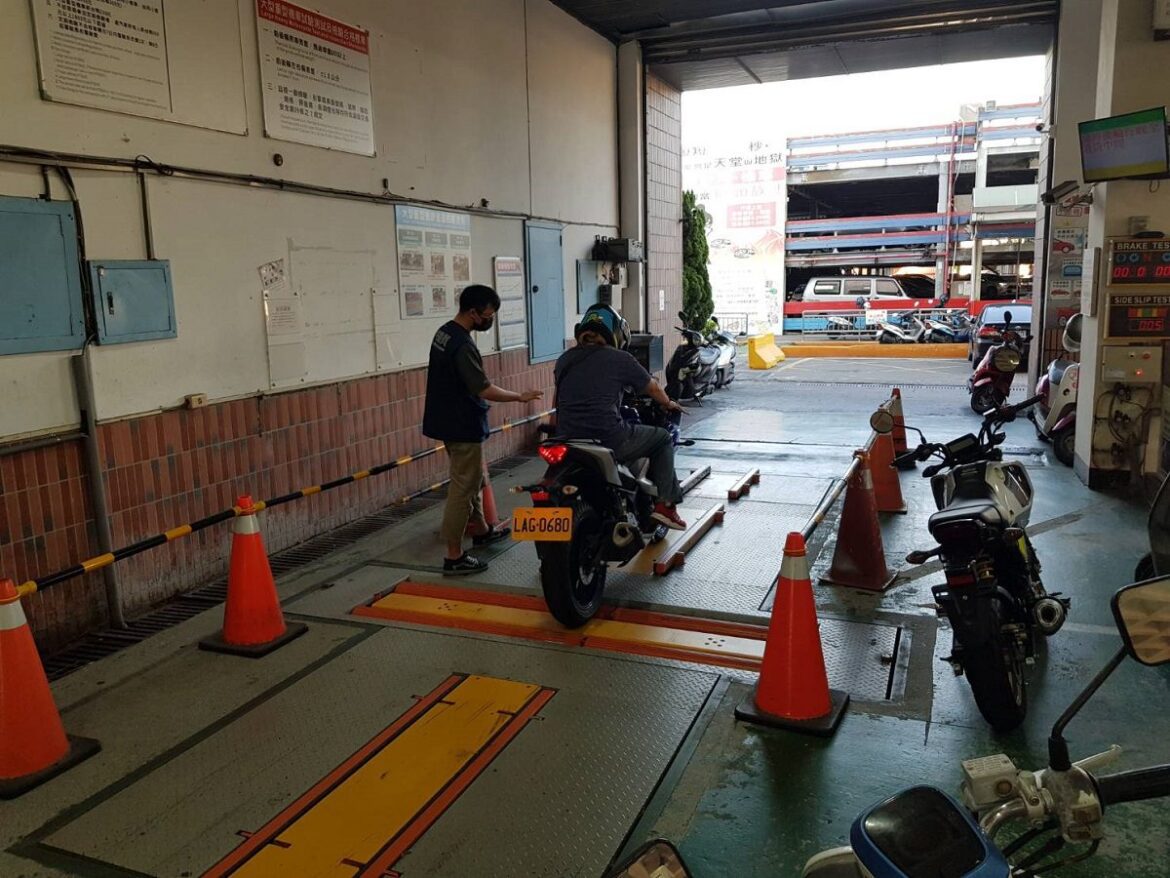 監理站輔導北彰化地區代檢廠　成立大型重機定期檢驗