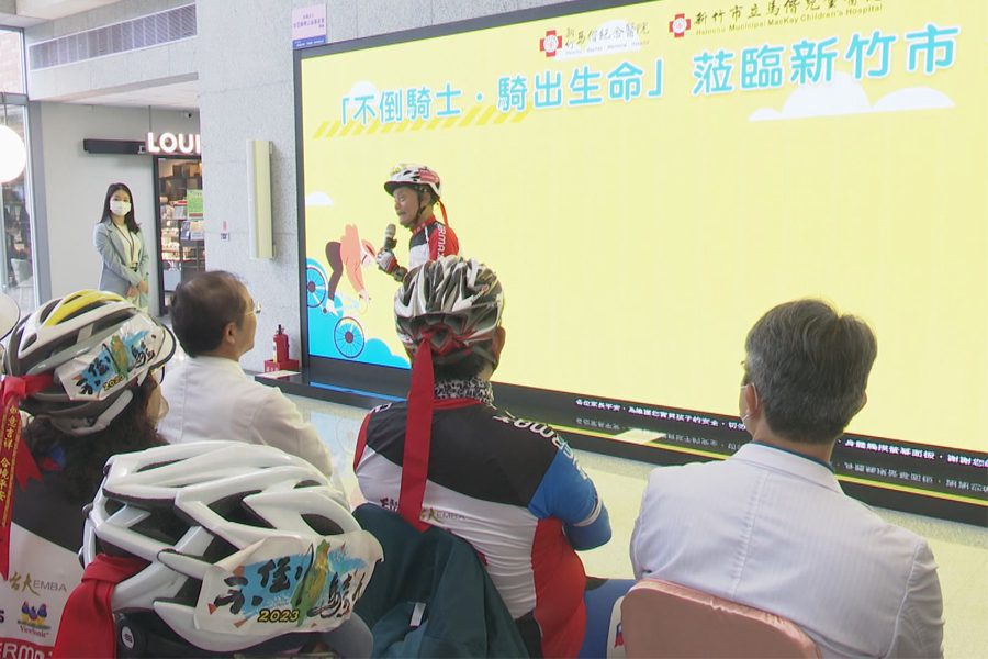 不倒騎士單車環台  新竹馬偕設站補給迎接