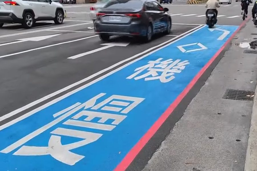 移除寶慶路口過小待轉格   改設機車左轉專用道
