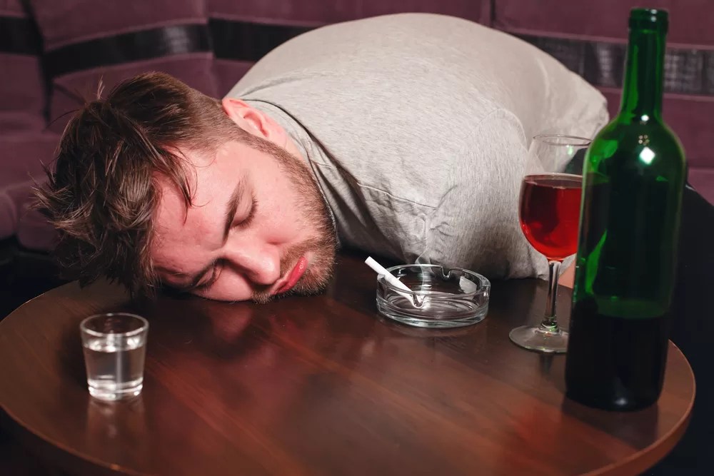 喝酒就變紅面關公的酒精不耐症　限制飲酒外，也要注意的三件事！