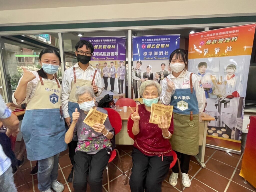 重陽敬老活動　樹人家商餐飲科師生溫暖關懷社區