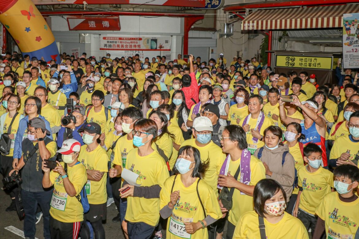 新港奉天宮八千人跑出金虎爺  最大獎抽股票一張
