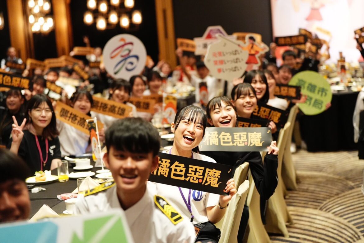 暖心照片牆掛滿橘色旋風照  橘色惡魔感動喊：高雄再相會！