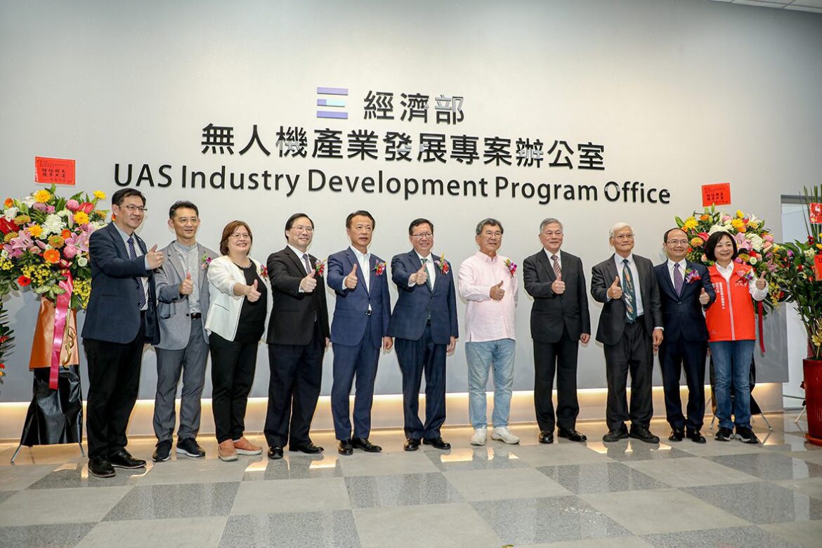 經濟部進駐亞創無人機研發中心　專案辦公室揭牌啟用
