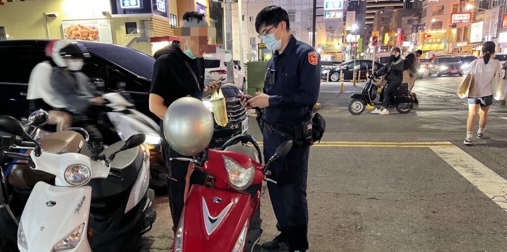 民眾逛商場後遍尋不著機車　自強警細心尋回
