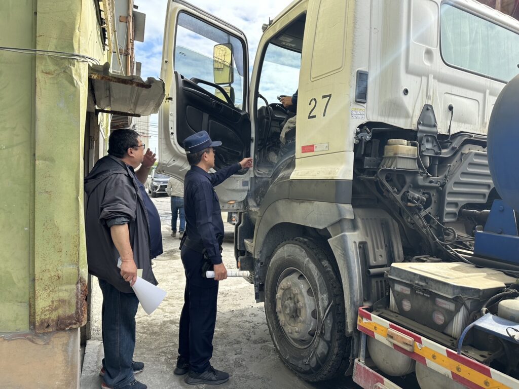 大車應加裝視野輔助器　 岡山警到府指導