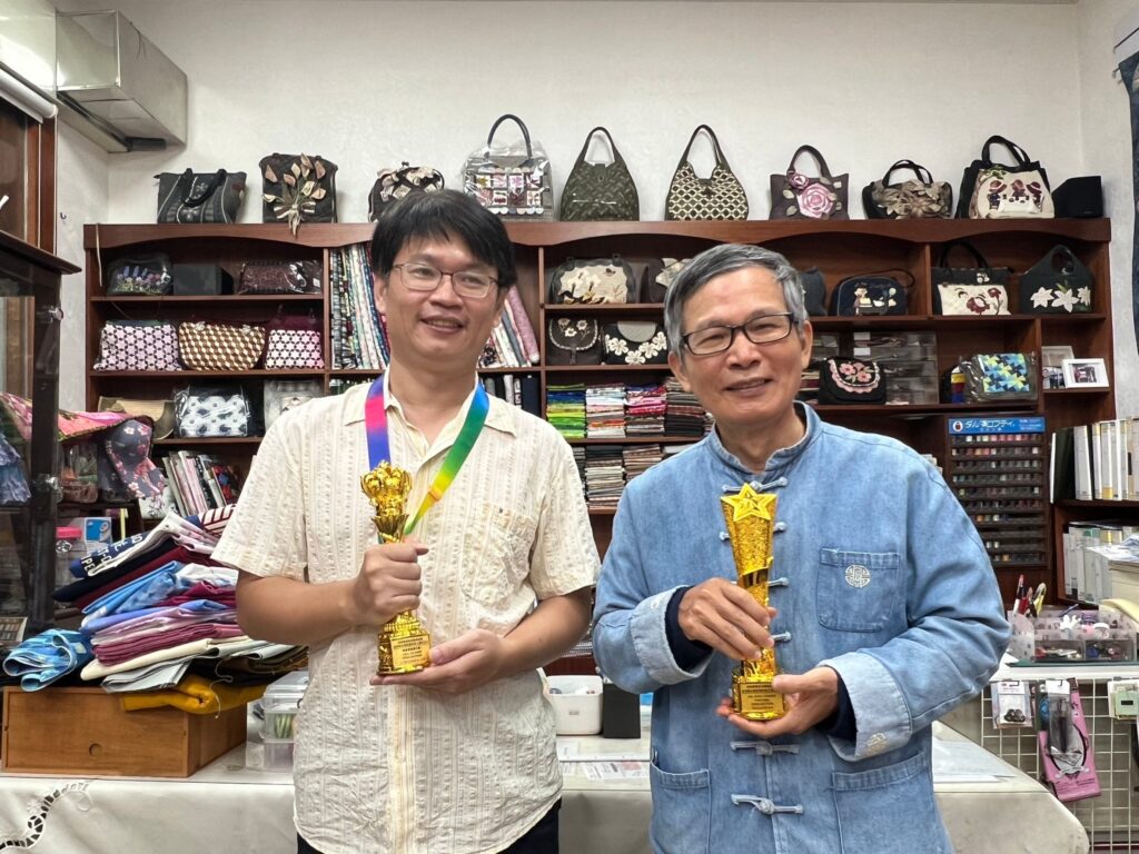 師生雙響炮　賴世昌與老師林舜青參加國際繪畫比賽並列冠軍