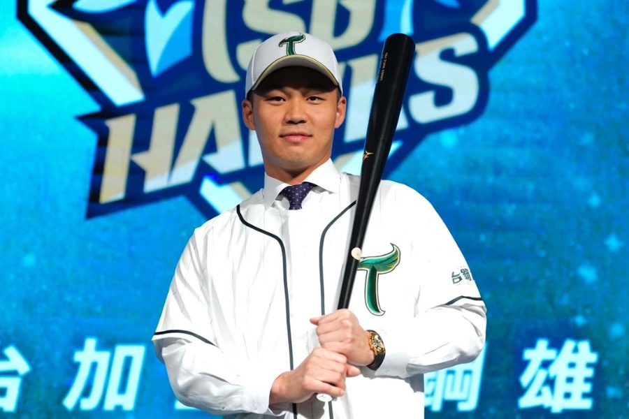 《CPBL》大王真的回來了! 王柏融3年3600萬加盟台鋼雄鷹!