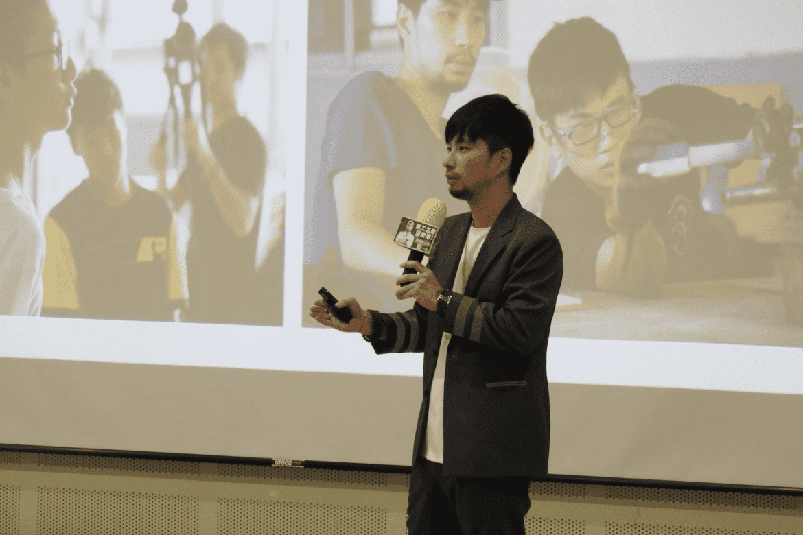 挑戰職場苦頭     聽『超認真少年』講述的勵志故事     感動百名青年