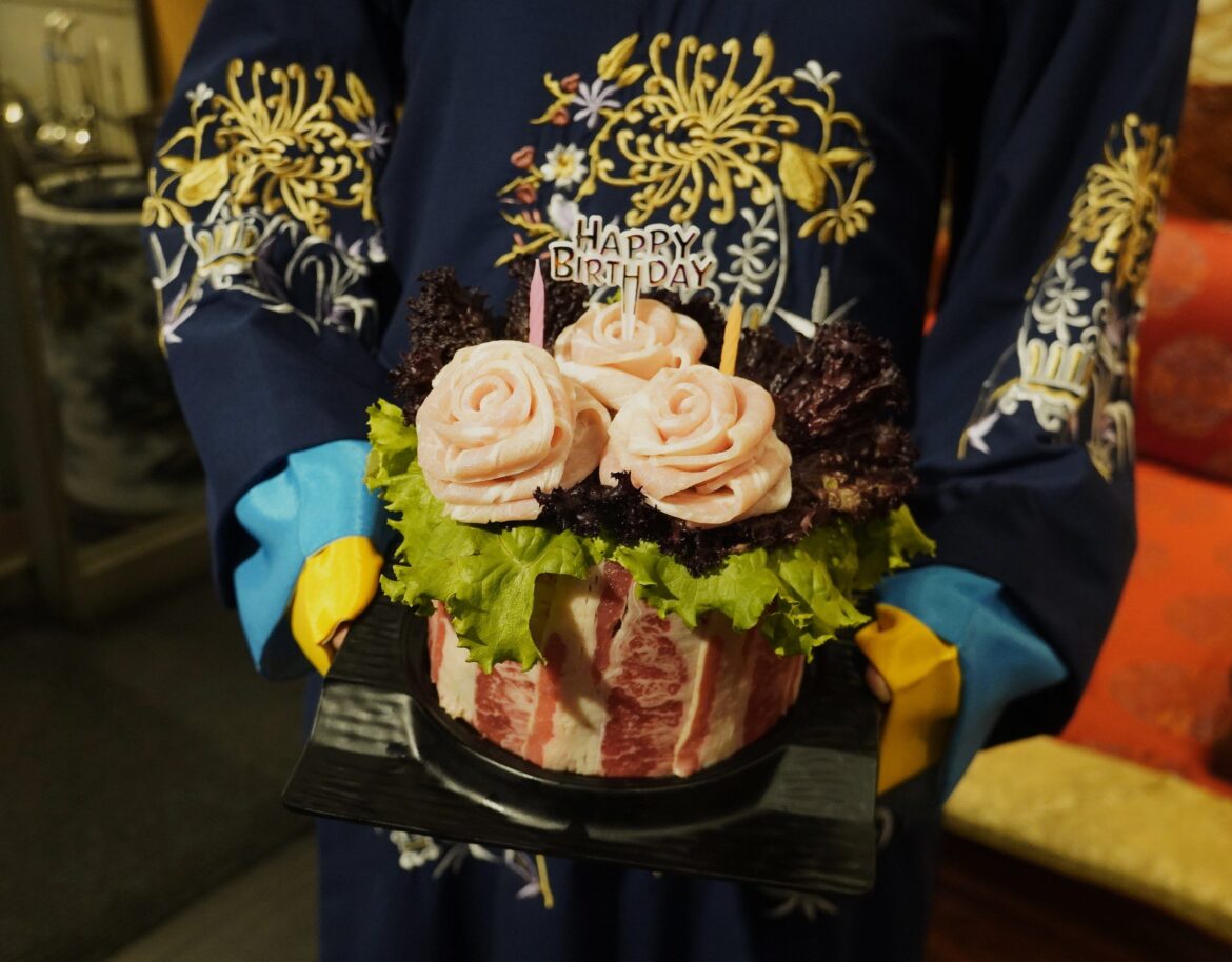 宮廷火鍋問鼎射手座、摩羯座慶生送肉蛋糕  肉多多樹林店開張送肉海鮮