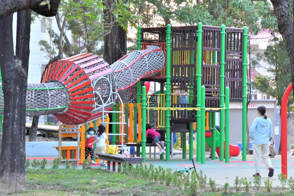 路竹公園番茄遊戲場　大小朋友一起來翻樂