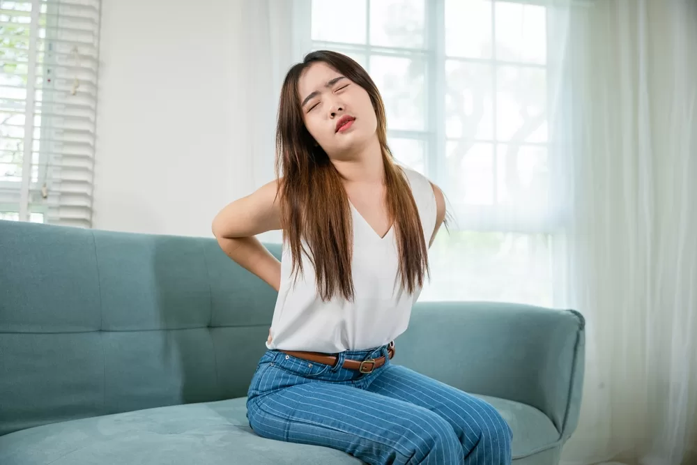 太離譜？！20歲就下背痛腰椎退化？三階段整合治療有效改善！