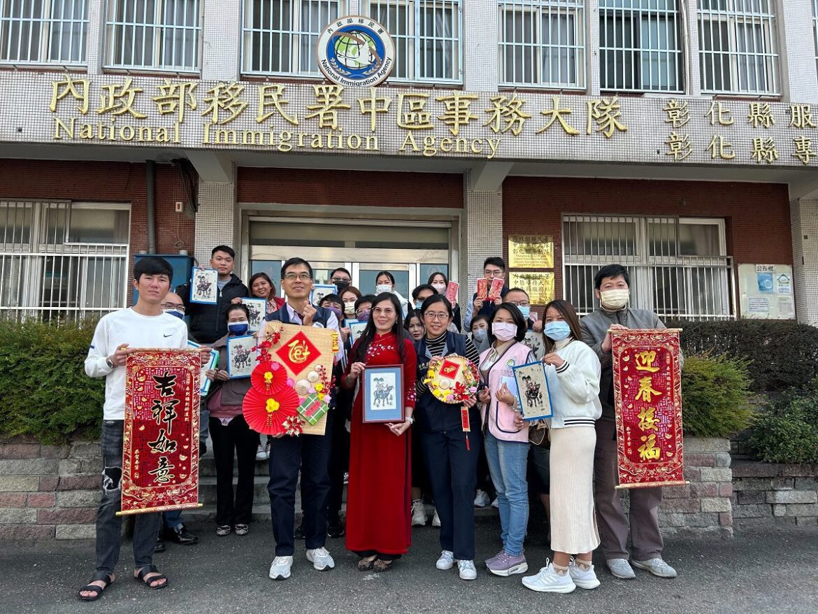影音／移民署邀新住民體驗越南年畫 闔家樂「龍龍」　感受不同國家的年節習俗