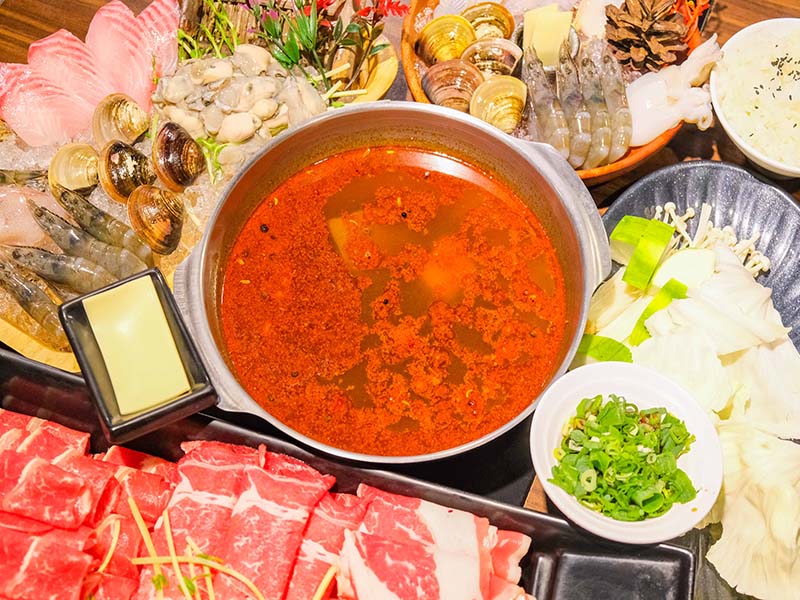 淡水漁人碼頭”高cp值”鍋物！菜盤、火鍋料、冰淇淋吃吃到飽