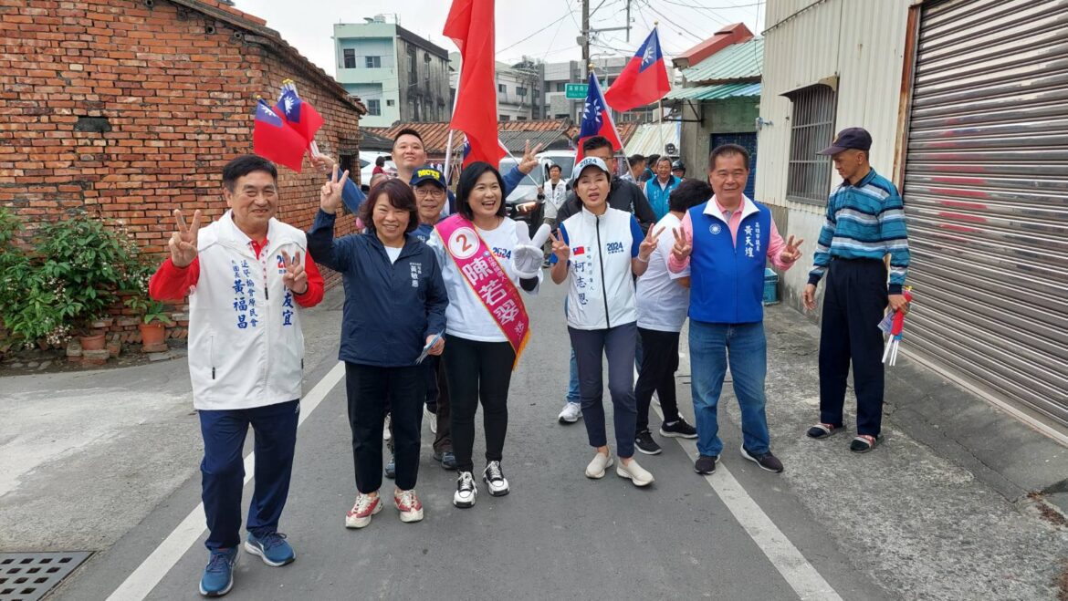 嘉義市長黃敏惠合體掃街   陳若翠受大寮鄉親熱烈歡迎
