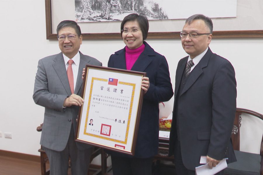 林思銘、徐欣瑩當選立委  中選會頒發證書