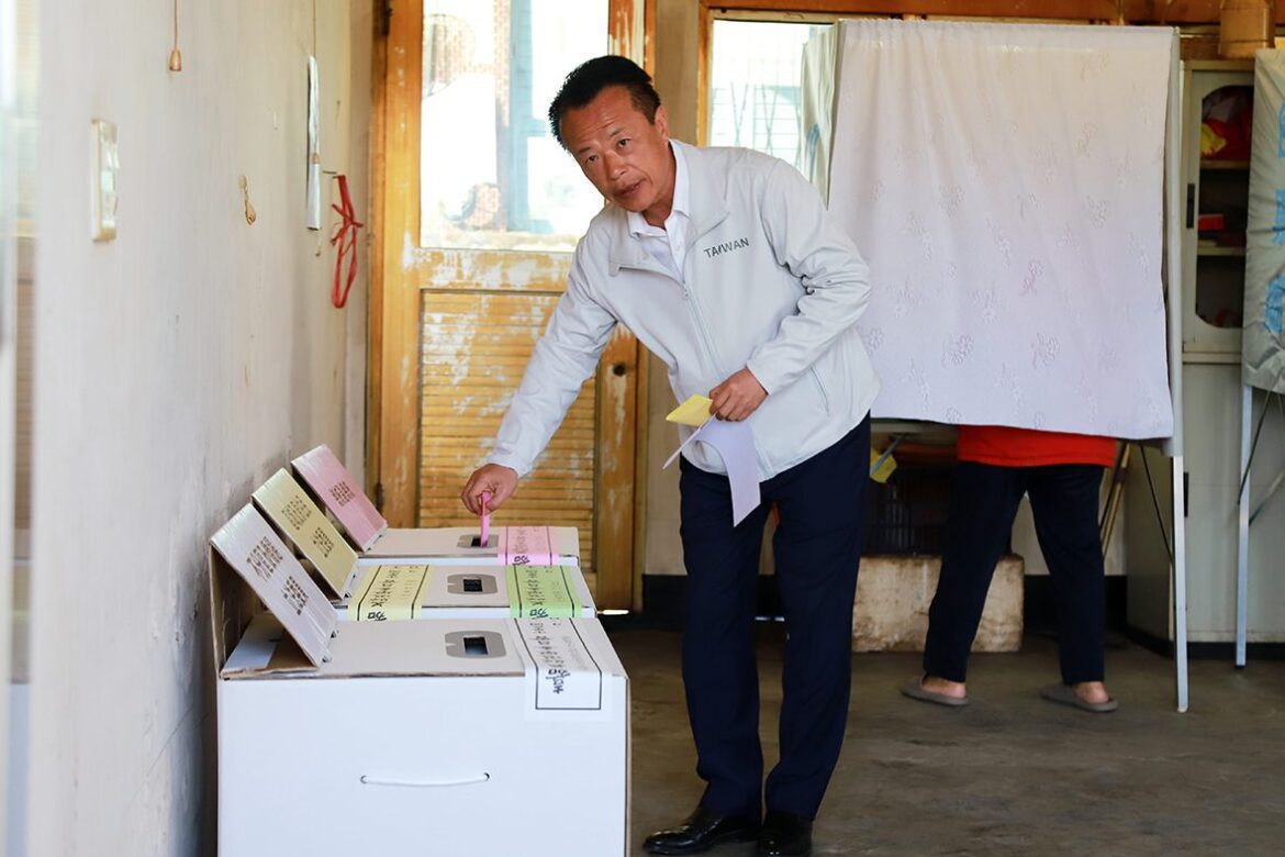 2024總統及立委大選　翁章梁返鄉投票