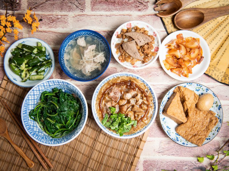 高雄美術館人氣餐館 │料多味美大腸麵線、金牌肉燥飯必嘗！